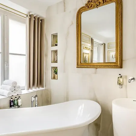 Luxury 6 Bedroom 5 Bathroom Palace - Louvre View * Paris