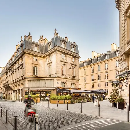 Luxury 6 Bedroom 5 Bathroom Palace - Louvre View
