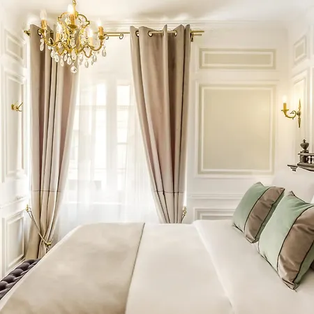 Luxury 6 Bedroom 5 Bathroom Palace - Louvre View *